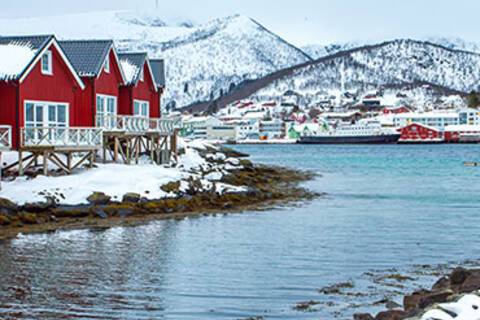 A panoramic view of snowy Stokmarknes