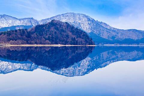 A panoramic view of Lake Tazawa in winter