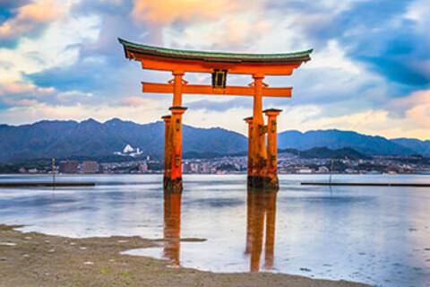 Floating Torii gate of Itsukushima Shrine at Miyajima, Hiroshima