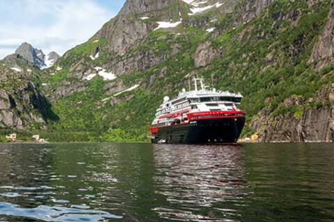 MS Fridtjof Nansen, Hurtigruten